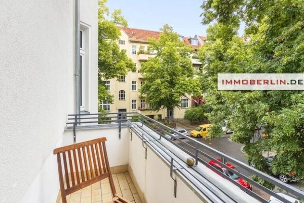IMMOBERLIN.DE - फ्रिडेनाउ मोहल्ले में बेहतरीन स्थान! धूप वाली बालकनी के साथ उज्ज्वल पुराने भवन का अपार्टमेंट