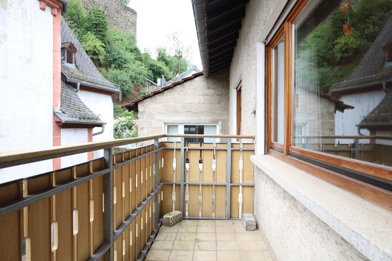 139 qm | 7 Zimmer | 2 Balkone | Reihenendhaus für 125.000 € – 2. OG Balkon Foto 1