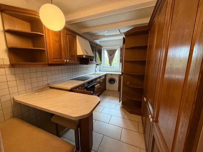 Wunderschöne leerstehende Zweizimmerwohnung mit Garage – Küche1