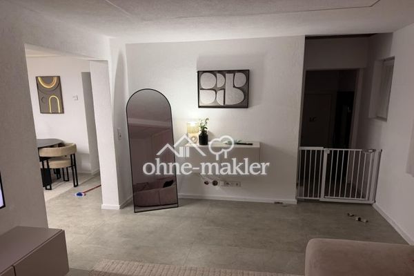 Casa adosada de esquina, garaje, sótano y 5 habitaciones – Venta particular