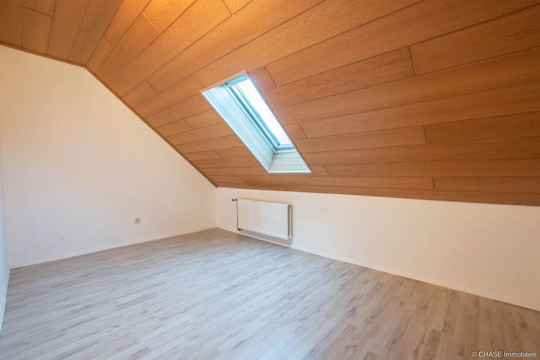 Hochwertiges Architekten-Ein-/Zweifamilienhaus mit Garten und Garagen - TOP-Wohnen in Rollshausen! – WohnraumFlur Dachgeschoss