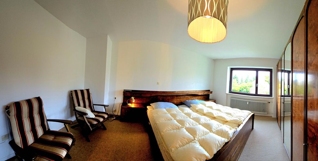 Grosses Schlafzimmer