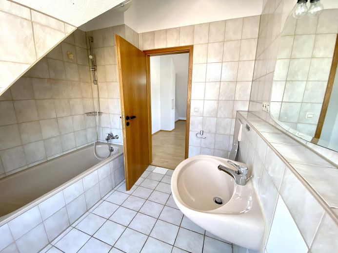 Bad mit Badewanne oben
