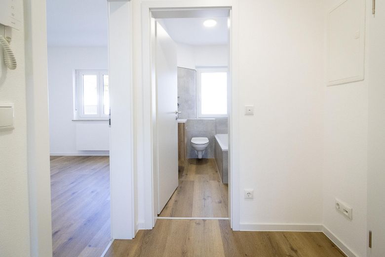 *Sin comisión*, *Modernizado*, *Porción de jardín* Venta de piso en planta baja en Niederwerrn – Lage Bad, Schlafen