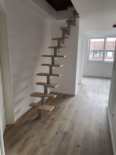 Eingang / Treppe z. Dachboden