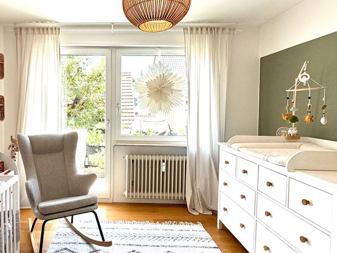 Helle 4-Zi.-Wohnung mit 2 Balkonen & Stellplatz – modernisiert, Süd-West – Schlafzimmer 2