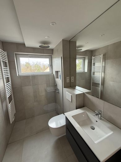 Kernsanierte 3-Zimmer-Wohnung mit Balkon,2 WCs & Luxusbad-barrierefreiem Zugang – Foto 24