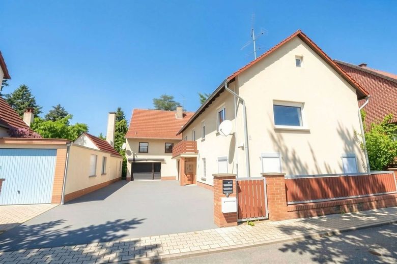 WRS Immobilien - Langenselbold - ruhige + grüne Innenstadtlage - Abrissgrundstück für MFH + DHH  + RH – Außenansicht - Hofeinfahrt