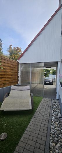 Fläche zwischen Sauna und Carp