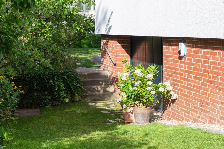 Wohnen + Kapitalanlage: Top gepflegtes, aufwendig saniertes 30er-Jahre-Haus in 1A-Lage Zehlendorf – … mit Wallbox
