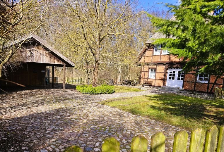 Landhaus unweit von Schwerin - Nachlaß bei zügiger Übernahme – Einfahrt