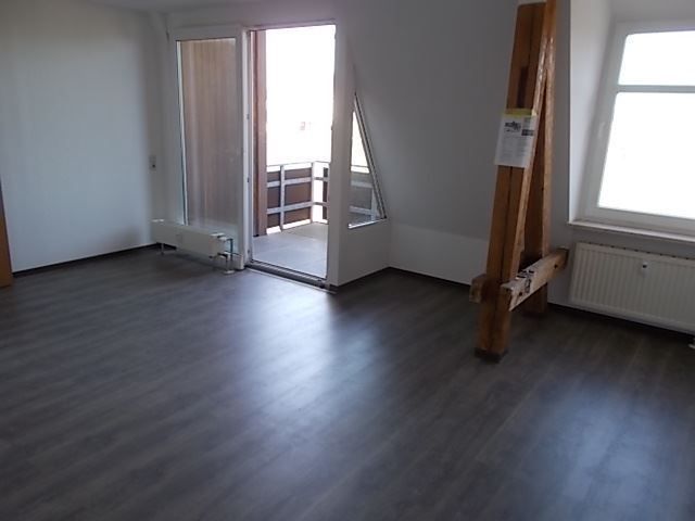 Große DG 2-Zimmer mit Balkon, Laminat, 2x Abstellraum und Wanne in idyllischer Lage! – DSCN2022