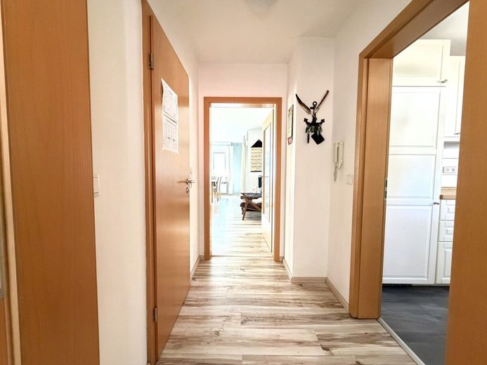 Zweifamilienhaus in idyllischer Lage - direkt an der Modau mit großem Garten – Flur EG