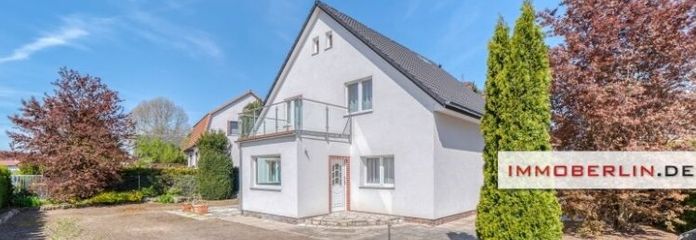 IMMOBERLIN.DE - Partially modernized! Large house with sunny garden in prime location!