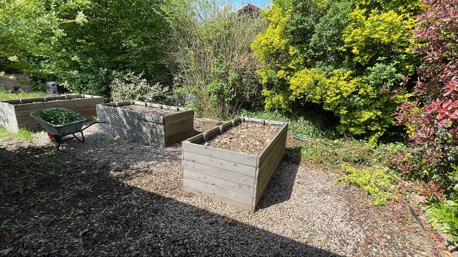 Freistehendes EFH mit Pool, Carport & ca. 1.000 m² Grundstück – provisionsfrei in Vechta – Hochbette