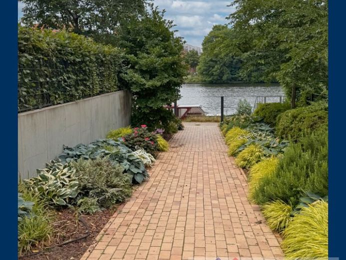 Ihr Penthouse-Traum direkt an der Spree: Ihr grünes Naturparadies an Berlins schönster Seite. – Photo 1