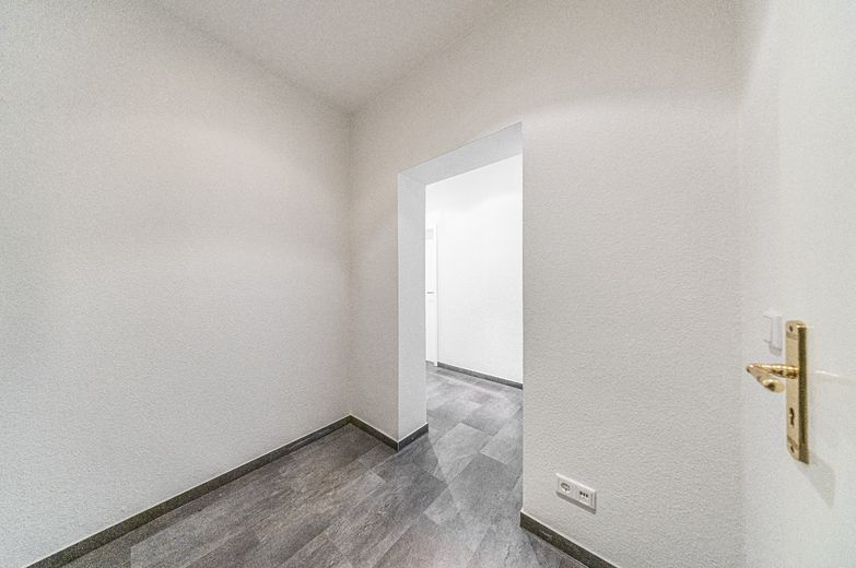 Stilvoll saniert: 2-Zimmer-Wohnung in Leipzig-Altlindenau – Eingangsbereich/Flur
