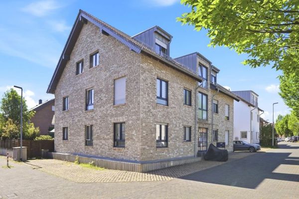 ++ Cercate qualcosa di speciale, trovate il meglio: spazioso appartamento duplex di proprietà con terrazza sul tetto esposta a sud! ++