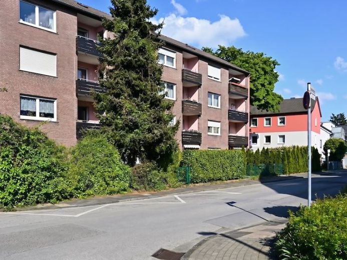 Modernisierte 3-Zimmer Wohnung mit Balkon und Garage nahe Stadtzentrum – Foto 1