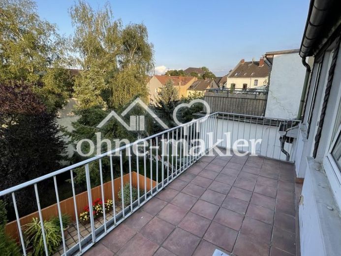 NEU renoviertes Appartement mit großem Balkon + EBK – Foto 1