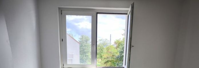 Komplett modernisierte 4-RW mit Balkon im sanierten Wohnblock
