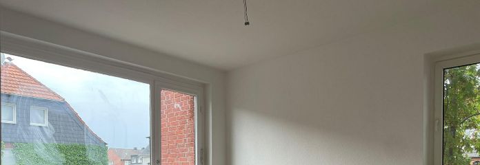 Neu sanierte 2-Zimmer-Wohnung mit Balkon in Oberhausen – Zimmer 1 mit Zutritt Balkon