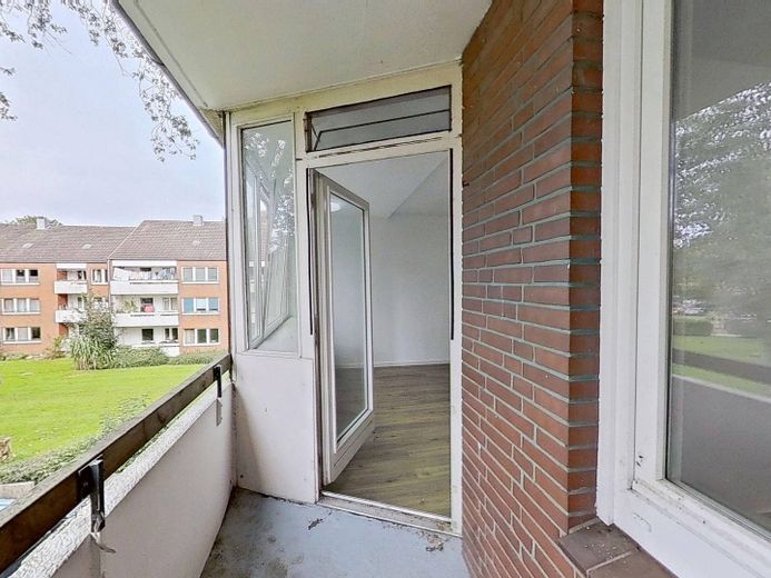 Gut geschnittene 2-Zi.-Whg. mit BALKON und EBK – Balkon
