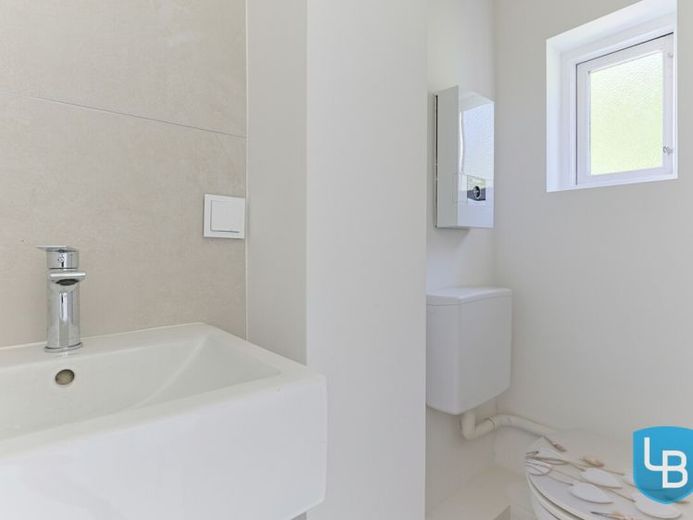 Frisch renovierte 3,5-Zimmer-Altbauwohnung mit herrlichem Weitblick über den Nord-Ostsee-Kanal – Foto 1