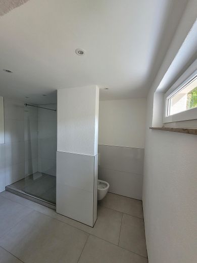 Badezimmer und Toilette