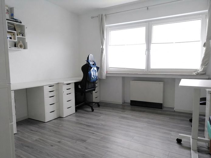 Sehr gute Infrastruktur und Lage | inkl. Küche | mit Garten und Balkon | S-Bahn 2 Gehminuten – Büro Sanierung AI