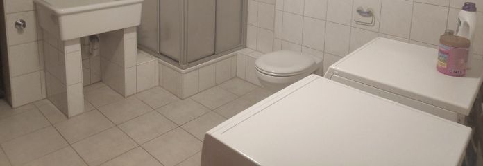 Badezimmer/Waschküche im UG