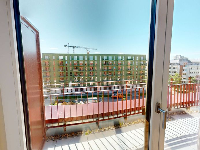Berlin'de modern yaşam: Ferdinand's Garden'da ankastre mutfaklı ve BALKONLU geniş 2 odalı daire – Balkon