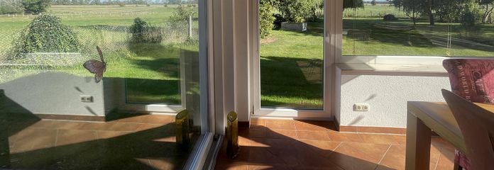 Charmante propriété avec cour et grand terrain