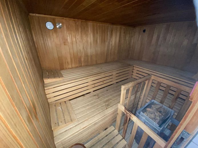 1,5 Zimmer Wohnung mit schöner privater Terrasse, Schwimmbad und Sauna – Private Sauna