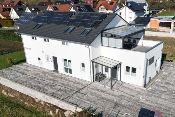 Edificio residenziale e commerciale di recente costruzione – Dotazioni esclusive e utilizzo versatile