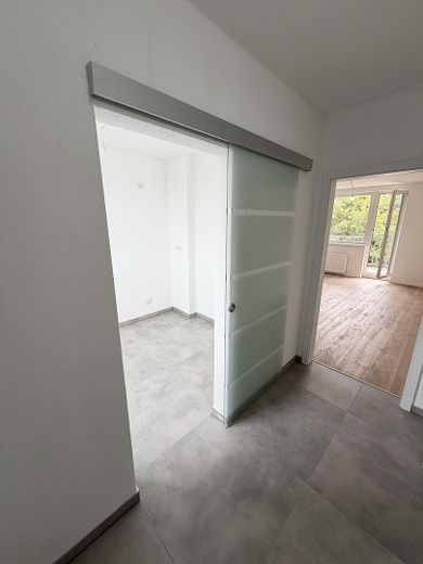 Top Kernsanierte 3-Zi.-Wohnung | Erstbezug | Aufzug | Garage – Flur