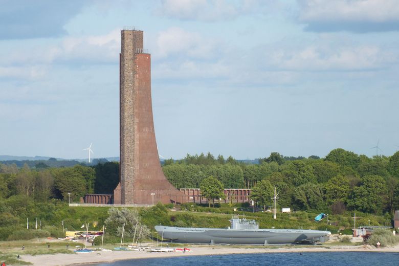 Ehrenmal und U-Boot