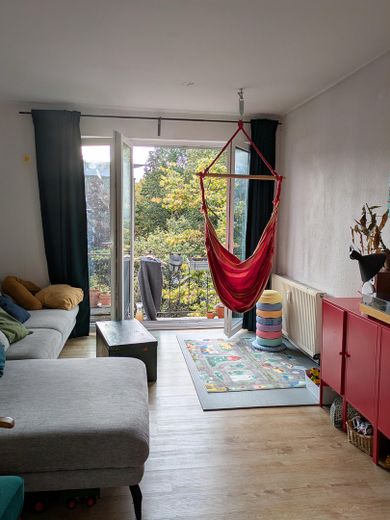 Wohnzimmer mit Flügeltüren