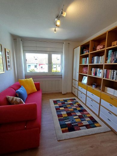 Modernisiertes Familienhaus mit Sonnengarten, Garage & Ausbaureserve – Arbeits-/oder Schlafzimmer
