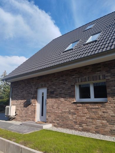 Moderna casa bifamiliare con 5 locali, finiture di pregio e giardino a Bönningstedt – Foto 15
