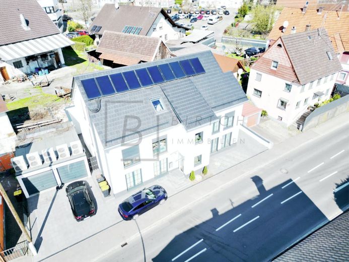 Attraktive Kapitalanlage mit 5 Wohneinheiten – Drohnenbild