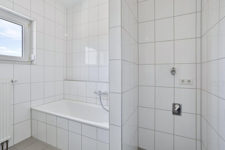 Bj. 2008 | Energieklasse B | Modernes RH mit Dachterrasse in Essen – Badezimmer