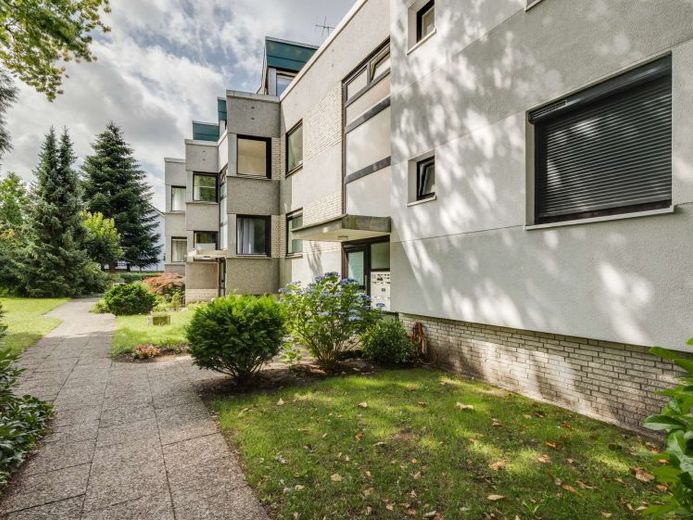 Modernisiert, barrierearm, große Terrasse – Wohnkomfort mit Tiefgaragenstellplatz in Sülldorf – Foto 1