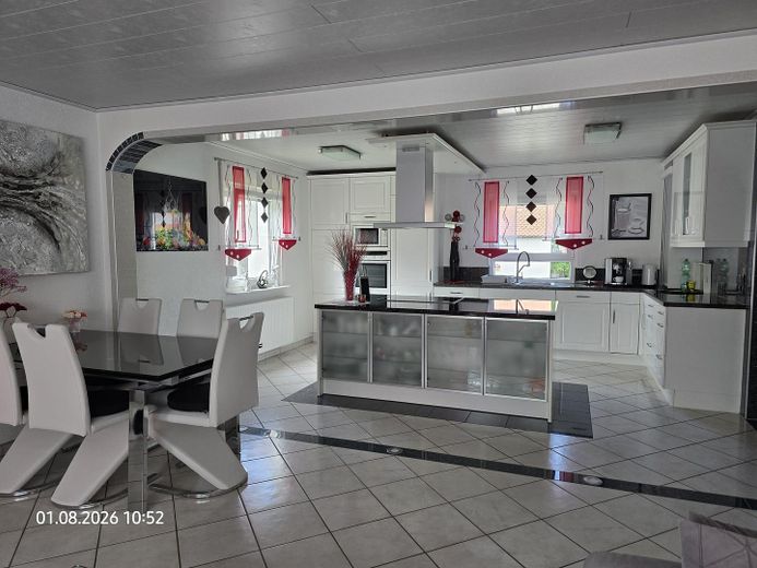 Casa unifamiliar bien cuidada con luminoso apartamento abuhardillado – Foto 14