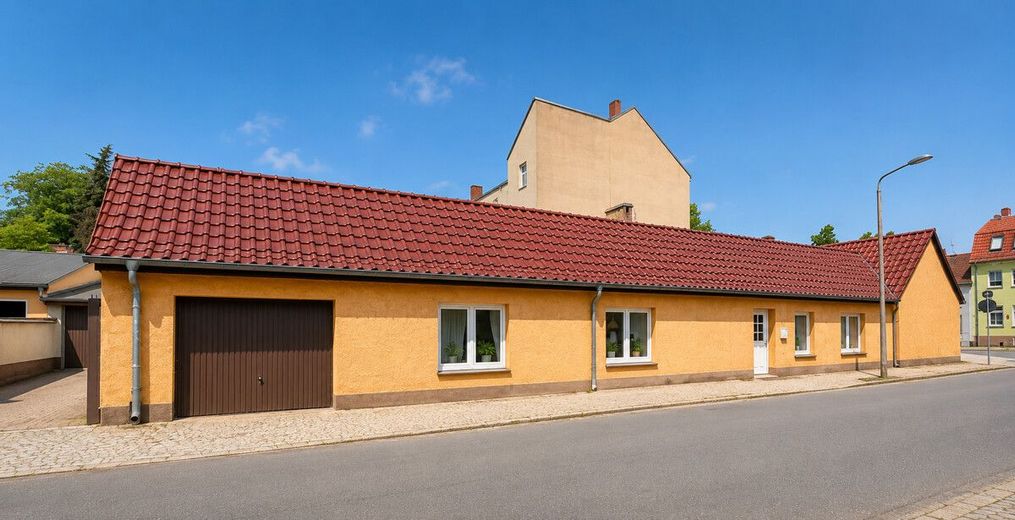PROVISIONSFREI|Charmantes Stadthaus mit Innenhof, Garage &amp; viel Potenzial in Luckenwalde – Bild 1