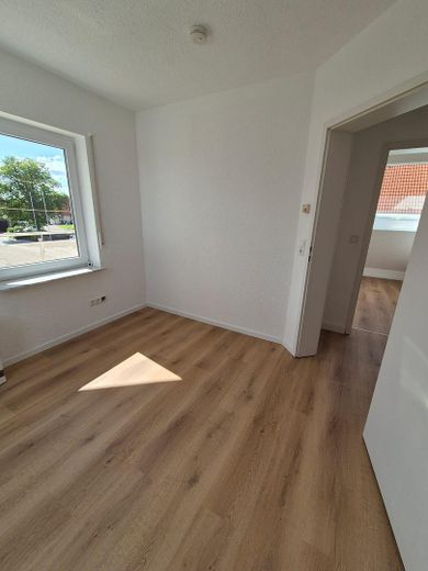 Frisch renovierte 5-Zi.-DG-Wohnung | Balkon | EBK | 85 m² | Schwäbische Alb | provisionsfrei – Kinderzimmer