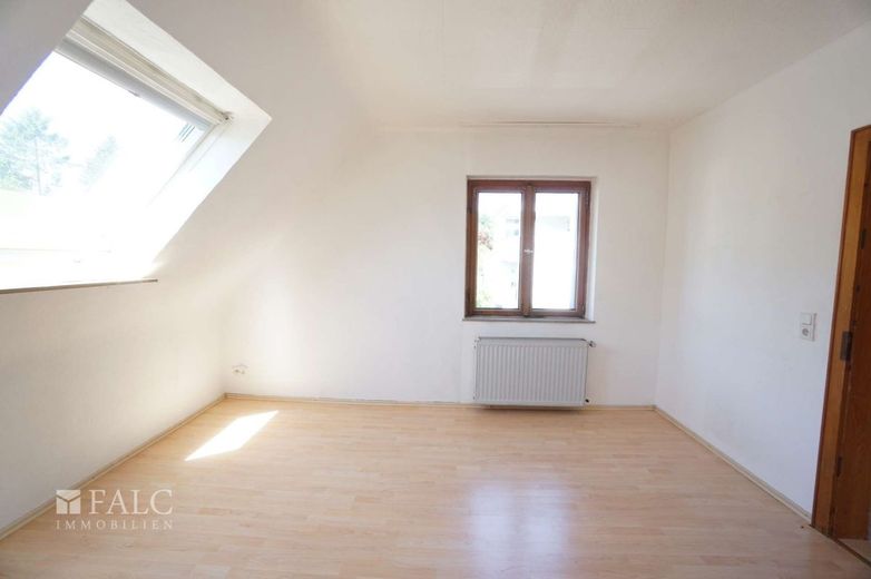 Familienhaus in ansprechender Lage (UKS) zu verkaufen! – Eltern DG