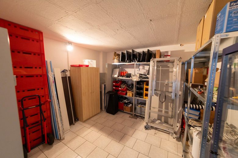 Im Grünen leben - mitten im Zentrum (maklerfrei)  - inkl. 85qm Einliegerwohnung – Lager / Empfang Einlieger