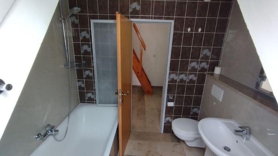 Bad kleine Dachgeschosswohnung