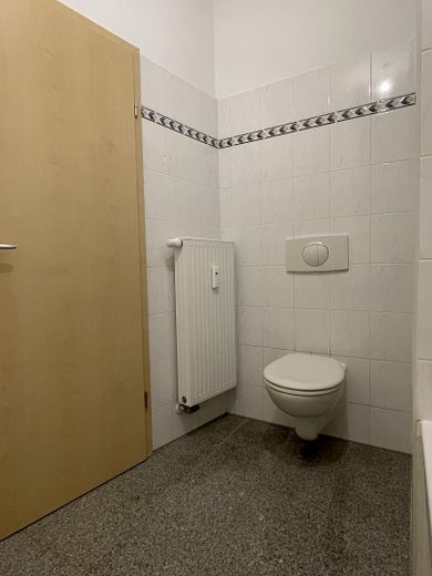 Provisionsfrei: 3-Zimmer-Balkonwohnung im Hochparterre eines kernsanierten 4-FH, Weimar Nordvorstadt – Genial aufgeteilt!